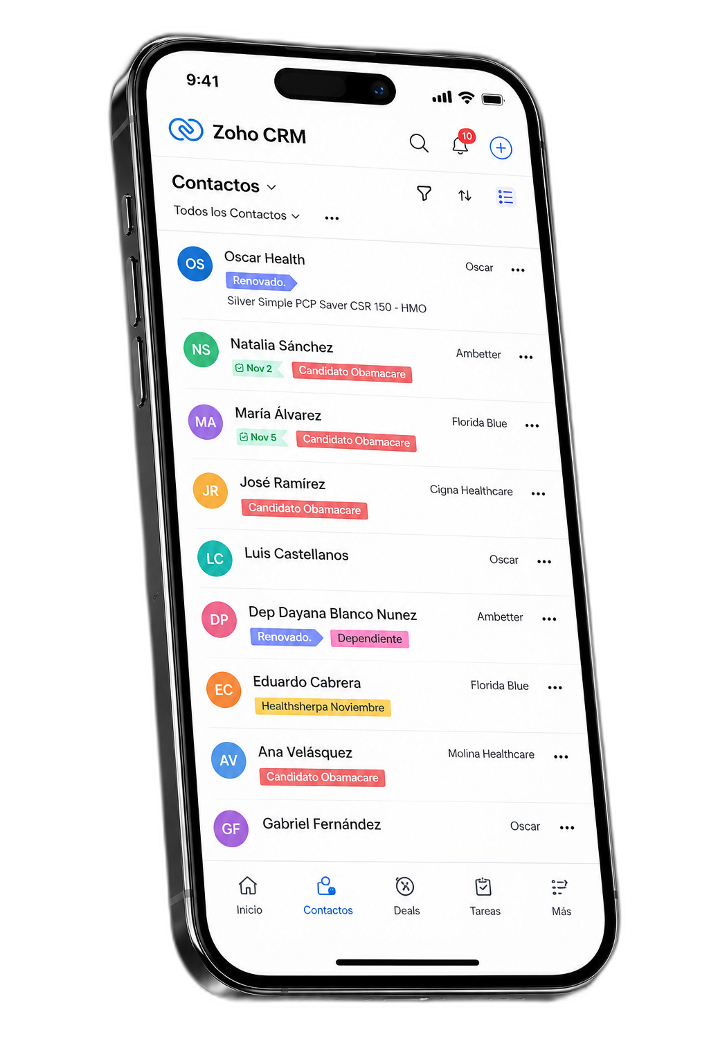 El CRM que usan los agentes de Panel Development Partners, mostrando contactos de seguros en un iPhone